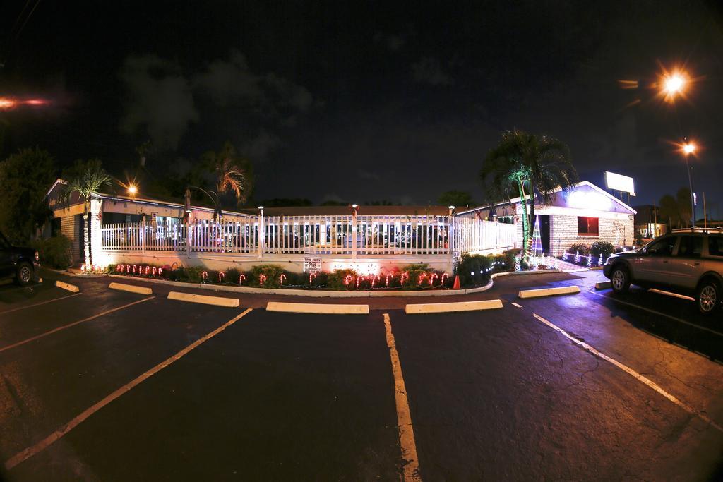 Adobe Hacienda Motel Hollywood Exterior photo